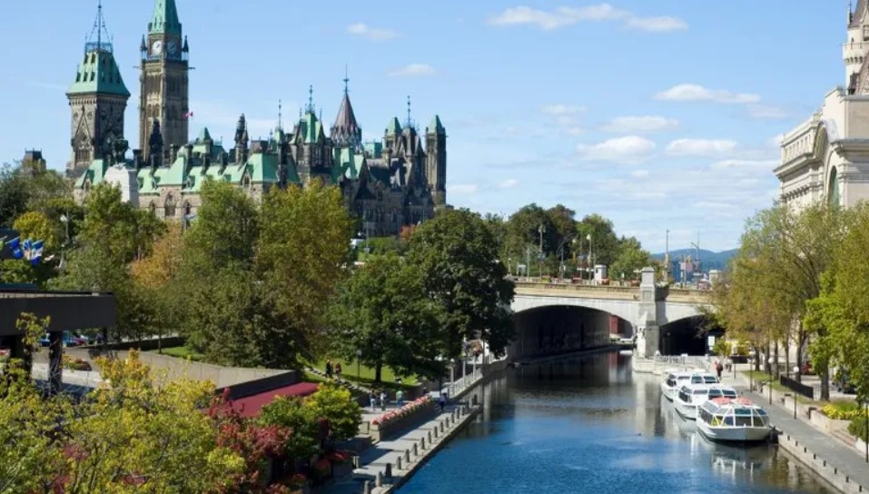 Canada Hotels Travel Guide